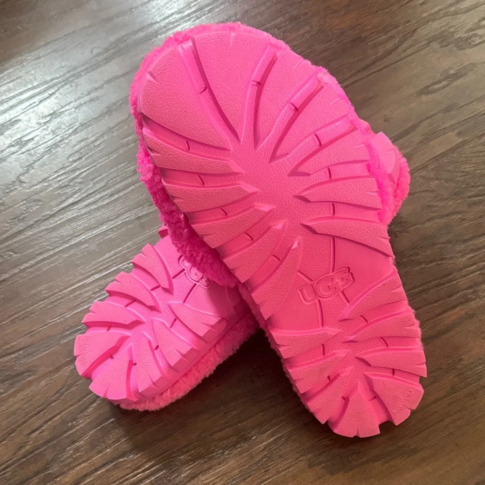 UGG Hot Pink Fluff Slide Slippers, Like New, Sz 8 - Picture 11 of 11